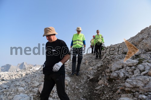 Čiščenje širšega območja Triglavskega ledenika in okolice doma na Kredarici