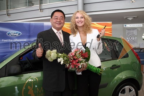 Masahiro Tajima, izvršni direktor Summit motors Ljubljana in Anamarija Avbelj, Miss Universe Slovenije 2008