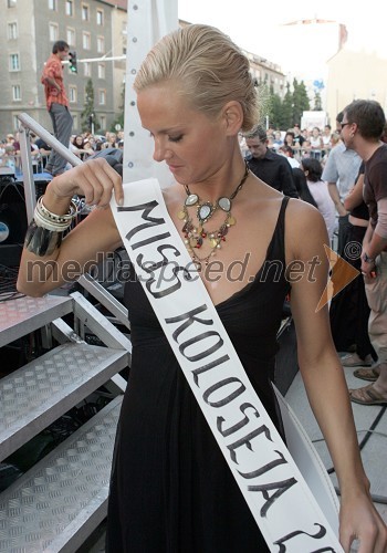 Minka Alagič, Miss Universe 2001 
