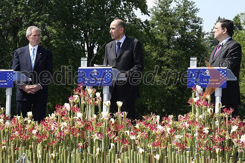 George W. Bush, predsednik ZDA, Janez Janša, predsednik Vlade RS in predsednik Evropskega sveta in Jose Manuel Barroso, predsednik Evropske komisije