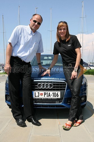 Jože Terglav, direktor Porsche Verovškova in Petra Majdič, smučarska tekačica