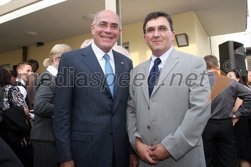 Yousif B. Ghafari, ameriški veleposlanik in Izmir Talić, veleposlanik Bosne in Hercegovine