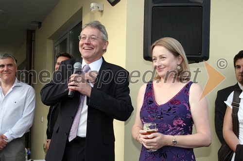 Tim Simmons, britanski veleposlanik s soprogo Caroline