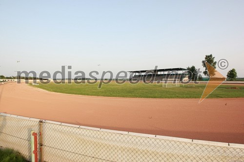 Proga in tribuna Speedway stadion Petišovci