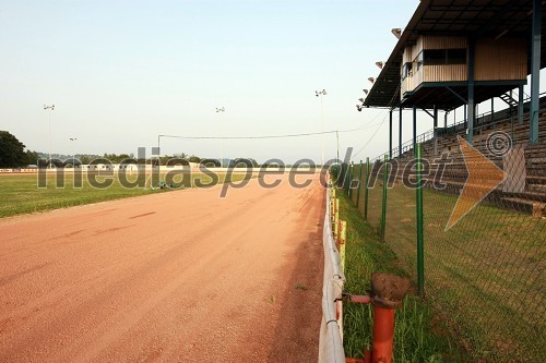 Proga in tribuna Speedway stadion Petišovci