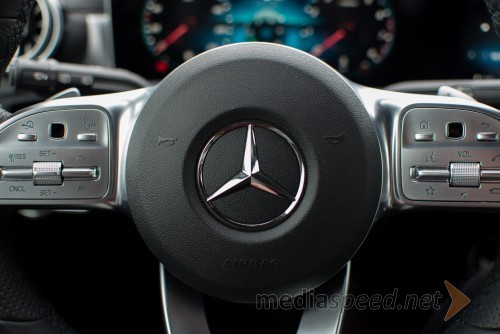 Mercedes-Benz A 200 AMG line