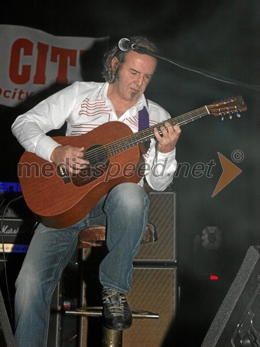 Husein Hasanefendič - Hus, kitarist in frontman skupine Parni valjak
