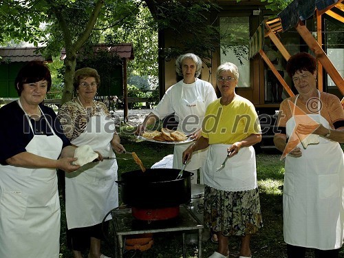 Članice Turističnega društva Beltinci