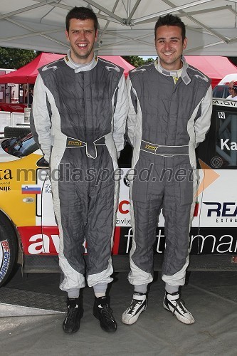 Tomaž Kaučič, voznik in zmagovalec rallyja in Peter Zorenč, sovoznik in zmagovalec rallyja v vozilu Mitsubishi Lancer EVO IX