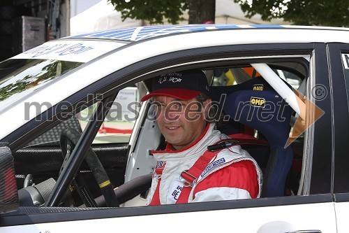 Jani Trček (slo), voznik rellyja v vozilu Mistubishi Lancer EVO XI, pred štartom osme hitrostne preizkušnje