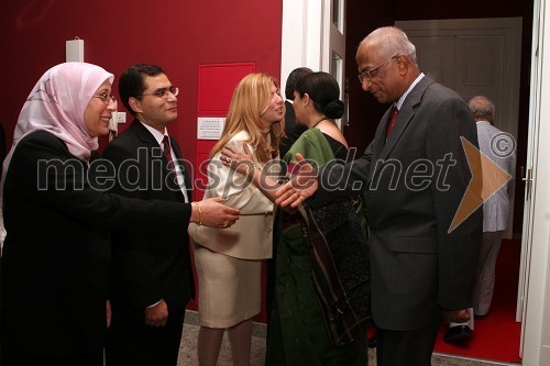 Yasry Khalil, namestnik veleposlanika Arabske Republike Egipt, njegova soproga in dr. Villur Sundararajan Seshadri, veleposlanik Indije