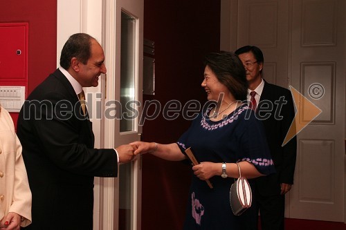 Ahmed Farouk, veleposlanik Arabske Republike Egipt in soproga kitajskega veleposlanika ZHI Zhaolina
