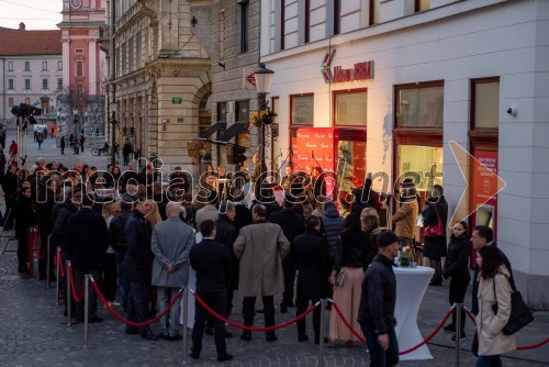 Prenovljena poslovalnica Nove KBM na Stritarjevi ulici v Ljubljani