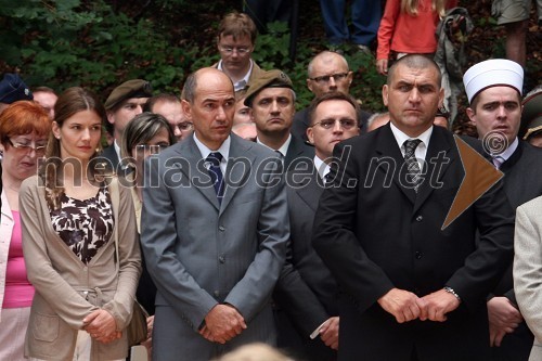 Janez Janša, predsednik Vlade Republike Slovenije z zaročenko Urško Bačovnik in Jure Žerjav, župan Kranjske Gore