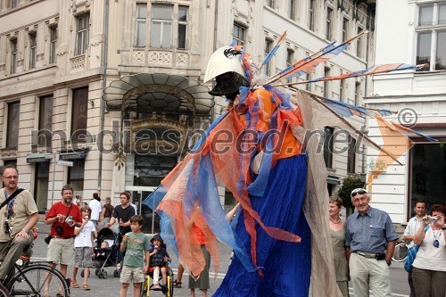 Jakotopia, avstrijska skupina; ples feniksov