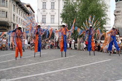 Jakotopia, avstrijska skupina; ples feniksov