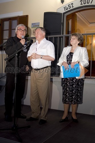 Lado Leskovar, pevec, Anatoly Karpov, svetovni šahovski prvak in  Zora Tomič, predsednica društva Unicef Slovenija