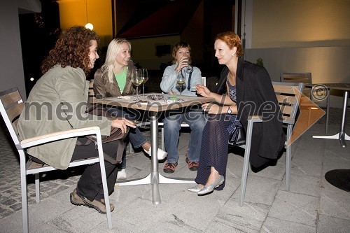 Sonja Rožman, Aleksandra Šömen, Stanka Krušič in Mateja Štabuc, nekdanja vinska kraljica