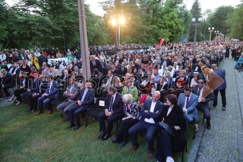 Nepozabna operna noč v mestnem parku