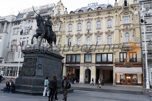 Trg Bana Jelačiča v Zagrebu