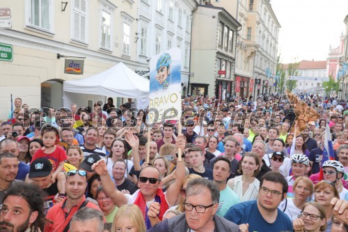 Topel sprejem kolesarskih junakov