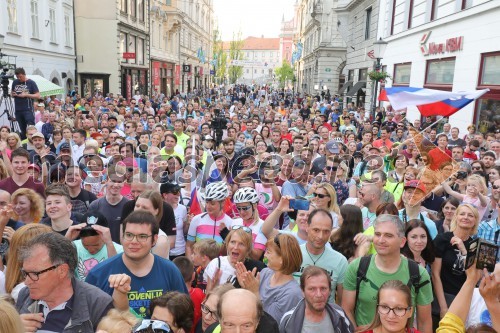 Topel sprejem kolesarskih junakov