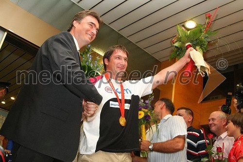 dr. Milan Zver, minister za šolstvo in šport in  Primož Kozmus, olimpijski prvak v metu kladiva