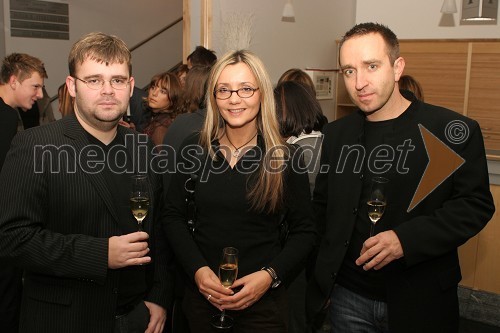 Alan Kavčič, namestnik odgovornega urednika revije Mariborčan, Duška Žolger, novinarka POP tv in fotograf Borut Cvetko