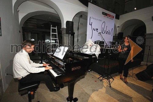 Jaka Pucihar, pianist in Ana Dežman, pevka