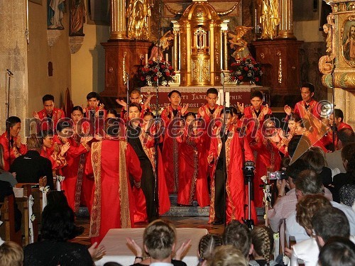 Zbor University of the East Chorale (Manila, Filipini)