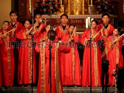 Zbor University of the East Chorale (Manila, Filipini)