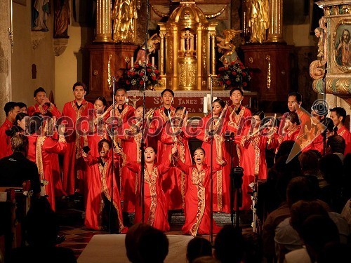 Zbor University of the East Chorale (Manila, Filipini)