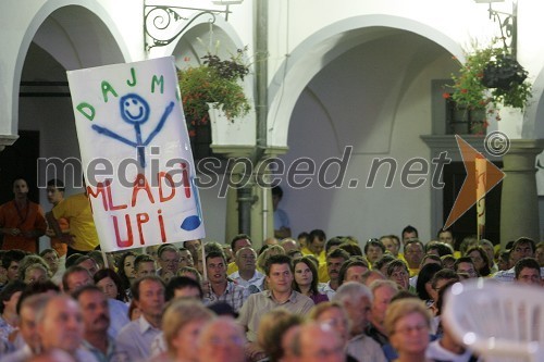 Navijači ansambla Mladi upi