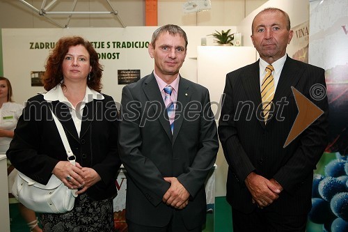 Peter Vrisk, predsednik upravnega odbora Zadružne zveze Slovenije z.o.o. z ženo in ...