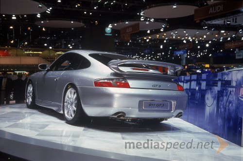 Prvi Porsche 911 GT3 se je premierno predstavil na avtosalonu v Ženevi leta 1999.