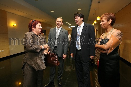 Marija Marinko iz Avenije mode Šiška, Goran Kodelja, generalni direktor Lisce d.d., Robert Zakšek in Tanja Novšak iz Lisce