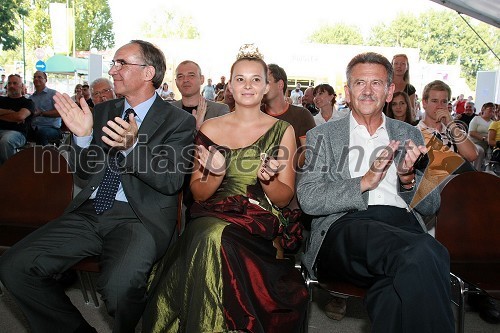 Janez Erjavec, direktor Pomurskega sejma, Svetlana Širec, Vinska kraljica Slovenije 2008 in Anton Kampuš, župan občine Gornja Radgona