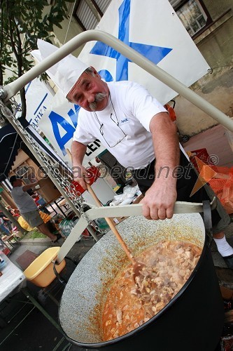 Tibor Gerenčer, kuhar ekipe Artex, zmagovalec Bogračfesta 2008