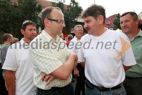 Radovan Žerjav, minister za promet RS in Boris Kotnjek, predsednik AMZS Šport in slovenski član komisije za speedway pri FIM (Mednarodna motociklistična zveza)