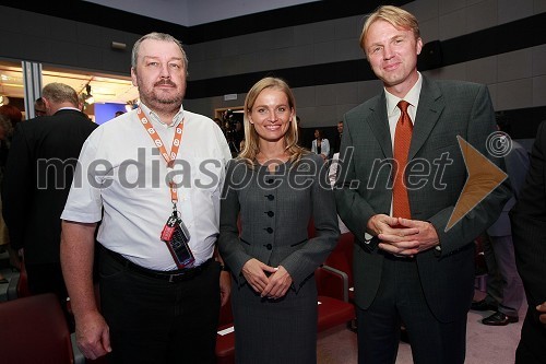Miran Kramberger, prvi mož podjetja T2, Katarina Kresal, predsednica LDS in Gregor Golobič, predsednik stranke Zares