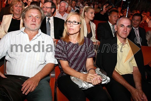 Vlado Krejač, urednik Radia Maribor in Cvetka Žirovnik, pomočnica generalnega direktorja RTV Slovenija za organizacijo, kadre in izobraževanje s soprogom Janijem