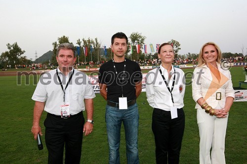 Andrej Vizjak, minister za gospodarstvo, Dejan Stanič, direktor Sax d.o.o., Violeta Freeland, predsednica AMD Krško in Nuša Derenda, pevka