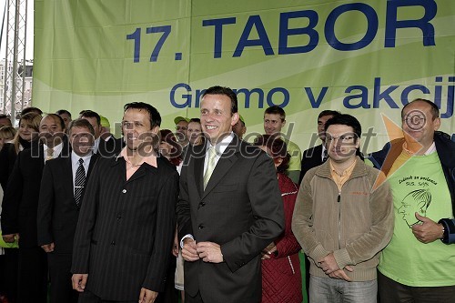 Kandidati SLS in SMS s predsednikoma strank Bojanom Šrotom in Darkom Krajncem
