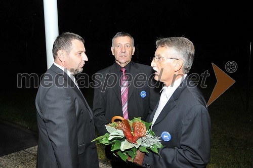 Srečko Ocvirk, podžupan Sevnice, Brane Busar in Andrej Štricelj, predsednik Godbe Sevnica

