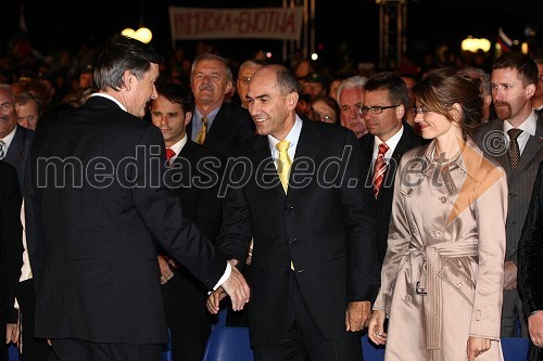 Dr. Danilo Türk, predsednik Republike Slovenije in Janez Janša, predsednik Vlade Republike Slovenije in zaročenka Urška Bačovnik