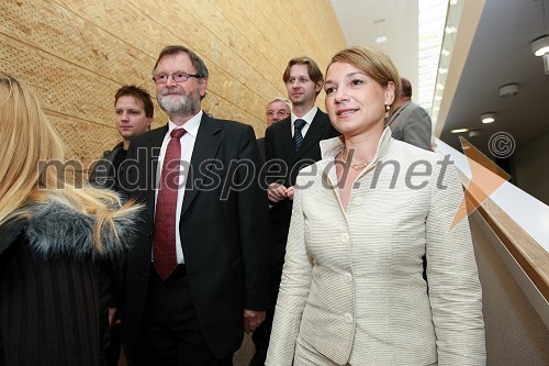 Ptrof. dr. Ivan Rozman, rektor Univerze v Mariboru in Mojca Kucler Dolinar, ministrica za visoko šolstvo, znanost in tehnologijo