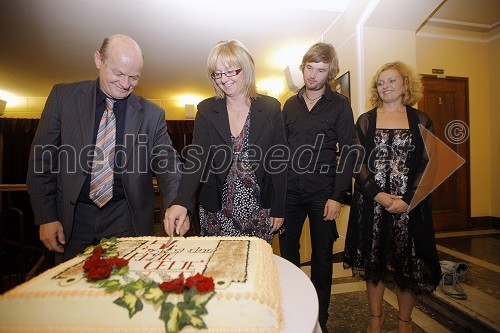 Srečko Šrot, direktor Radia Celje in Novega tednika, Simona Brglez, urednica Radia Celje, Kristjan Gucelj, ... in Tina Kosi, upravnica SLG Celje,