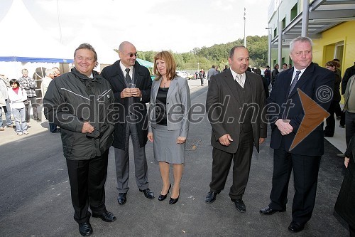 Iztok Jarc, minister za kmetijstvo, gozdarstvo in prehrano RS, Dr. Draško Veselinovič, predsednik uprave Deželne banke Slovenije d.d., Kristina Peserl Vračič, direktorica Kmetijske zadruge Lenart, mag. Janez Kramberger, župan občine Lenart in Jožef Berdnik, svetovalec uprave Deželna banka Slovenije d. d.