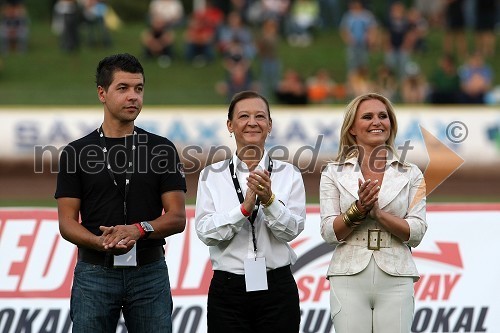 Dejan Stanič, direktor Sax d.o.o., Violeta Freeland, predsednica AMD Krško in Nuša Derenda, pevka