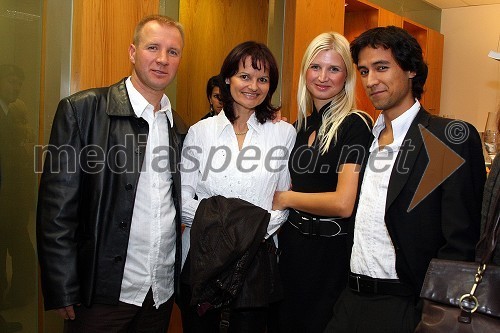 Nataša Bešter, Dino Bešter, Ana Bešter in Akiro Hasegawa, voditelja oddaje Razgibanica